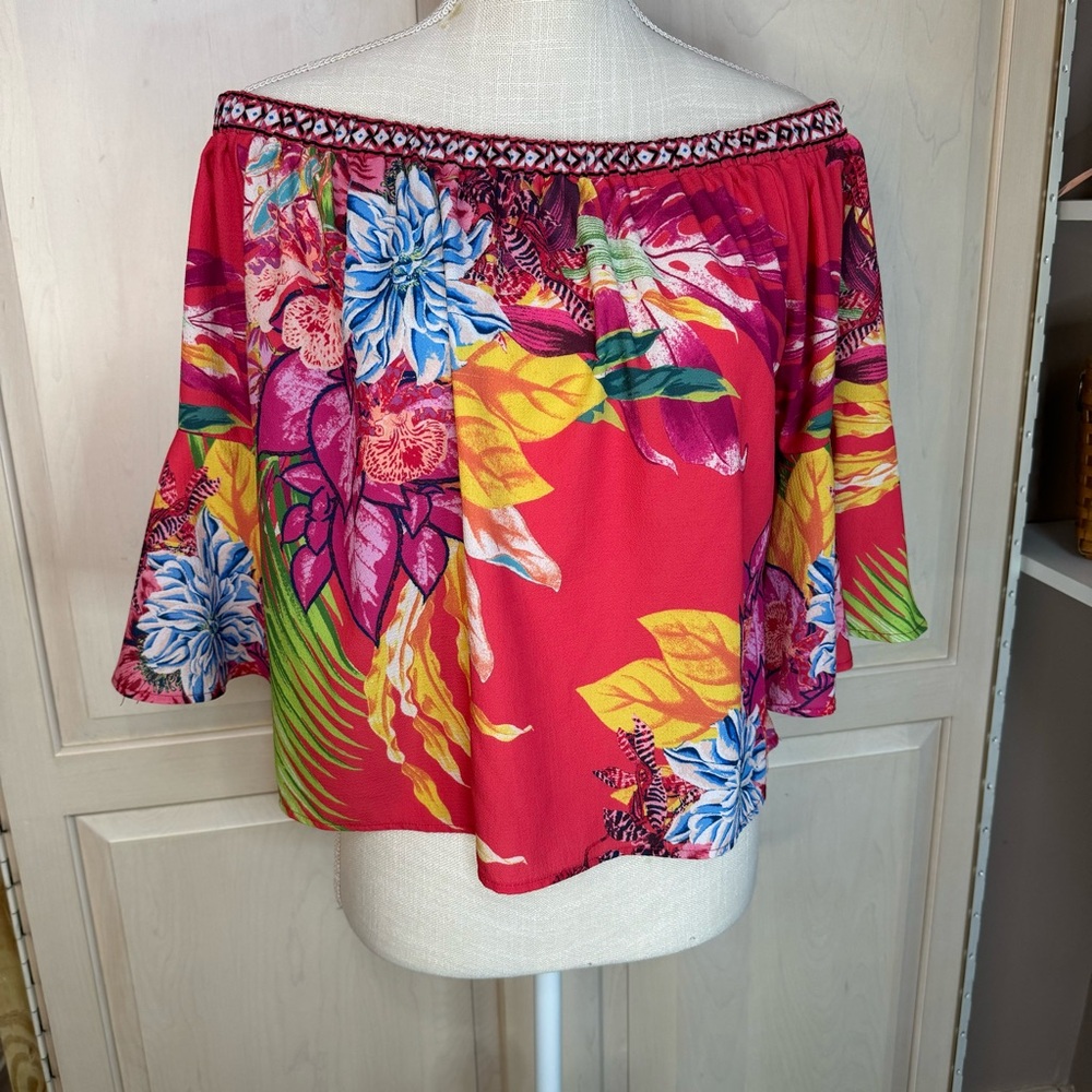 Flying Tomato Cropped Off-shoulder Tropical Print Bell Sleeves